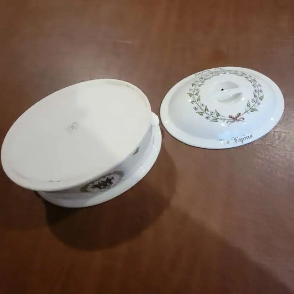 Porcelaine d'Auteuil Chambord 2 Qtr Oval Covered Casserole France Le Lapins Hare